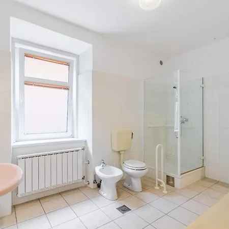 Hisa Vuga בית הארחה