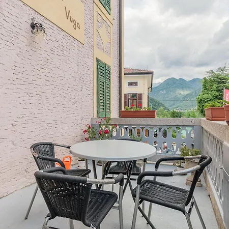 Hisa Vuga בית הארחה *