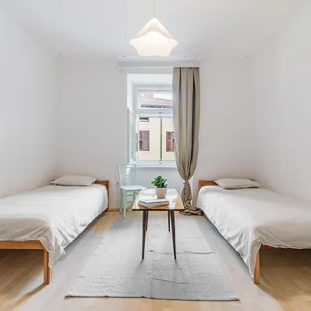 Hisa Vuga בית הארחה *